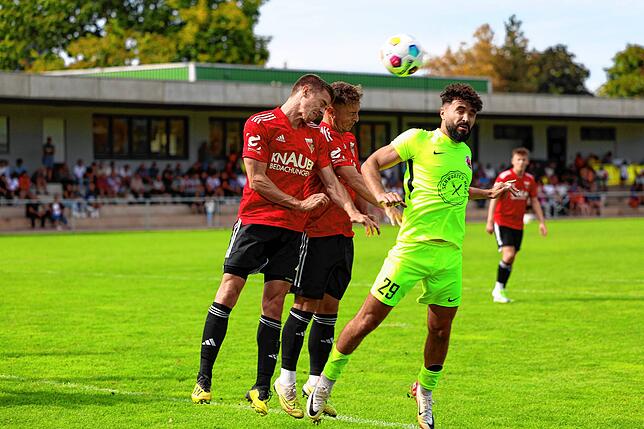 Bild 5: Die besten Bilder der Partie zwischen dem TSV Singen und dem FC Überlingen!