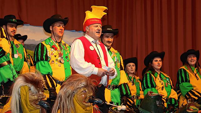 Als &bdquo;König Sigmund der Erste&ldquo; zog Zunftpräsident Sigmund Häberle begleitet vom Fanfarenzug und Vertretern aller Gruppen am ...