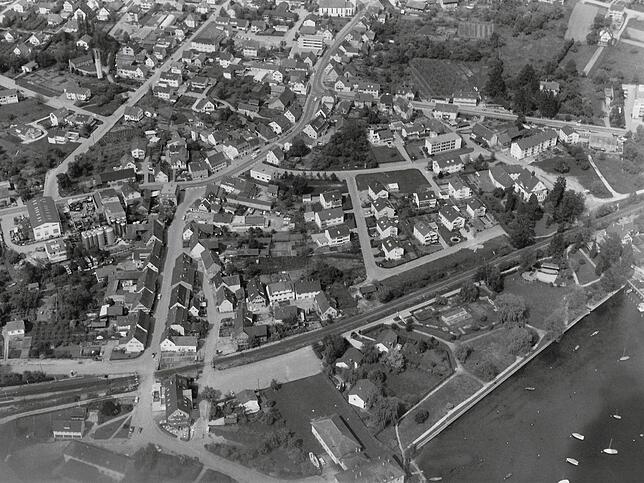 Dieses Foto ist aus dem Oktober 1974. Unten in der Mitte ist das Zollhaus.