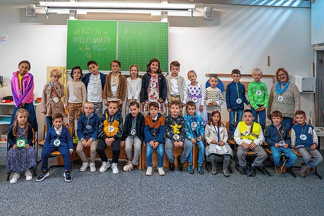 24 Jungen und Mädchen wurden in die Klasse 1b der Theodor-Heuss-Schule Waldshut eingeschult. Klassenlehrerin ist Birgit Maier.