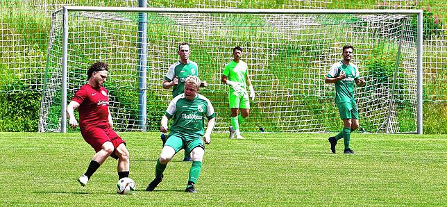 Bild 16: SV Waldhaus II gewinnt Kellerduell gegen DTFV Bad Säckingen mit 2:1 – und wir haben Fotos!