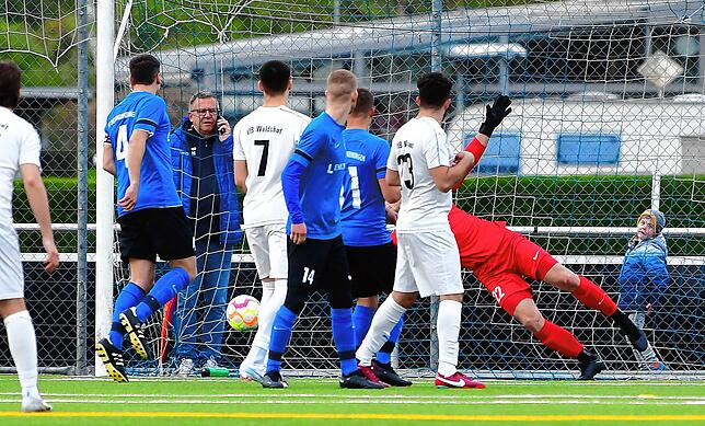 Bild 13: SG Mettingen/Krenkingen setzt sich mit 4:1 beim VfB Waldshut durch &ndash; und wir haben Bilder!