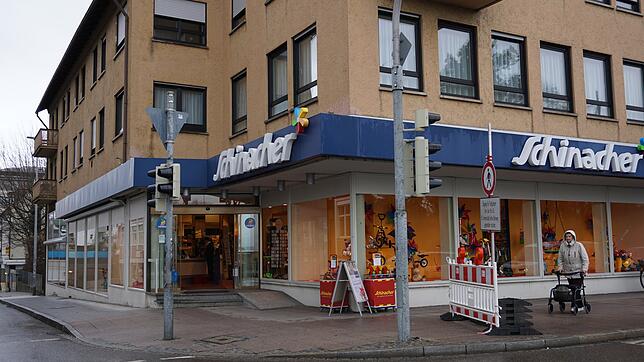 Das Traditionsgeschäft Schinacher ist pleite, der Verkauf läuft aber weiter. Die Chancen stehen gut, dass ein Investor den ...