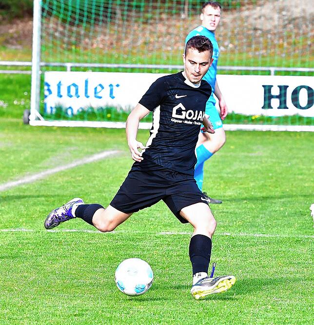 Führung auf dem Fuß: Valentino Colella – hier ein Archivfoto – verpasste es beim 0:3 des FC Wehr beim SV Weil II, früh das 1:0 für seine ...