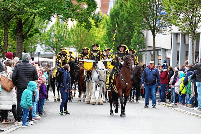 Bild 1: Reitturnier mit fulminantem Start