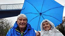 Wolfgang und Ruth Ruf an der Spetzgarter Brücke in Überlingen. Das halbe Stück fehlt noch. Trotz seiner 91 Jahre ist Wolfgang Ruf immer ...