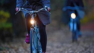 Ein Fahrrad mit Licht. (Symbolfoto)
