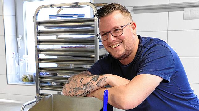 Jari Dochat kocht nach wie vor in den Konstanzer Anglerstuben &ndash; trotz des Siegs bei der TV-Kochshow The Taste hat er keine anderen ...