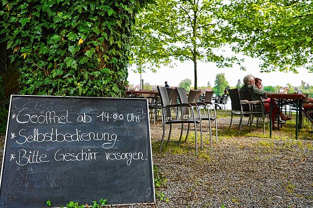 Stromeyers Biergarten liegt abseits der Touristenpfade – umso friedlicher und idyllischer kann man hier mit Freunden und Familie sitzen.