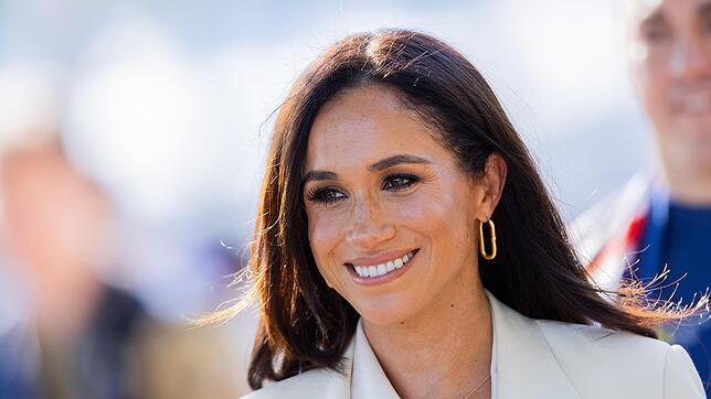 Herzogin Meghan, die Frau von Prinz Harry, polarisiert. Während einige sie wegen ihrer „Nahbarkeit“ loben, vermuten andere dahinter eine ...