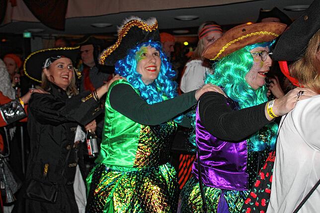 Bild 20: Feiern bis spät in die Nacht beim Hänseleball in Stockach