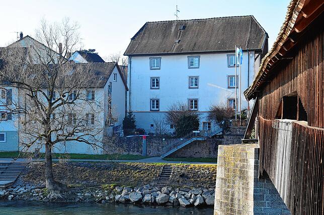 Der Hallwyler Hof und links daneben das Dietz Haus gehören zu den Vermögenswerten, welche die Stadt Bad Säckingen veräußern möchte.