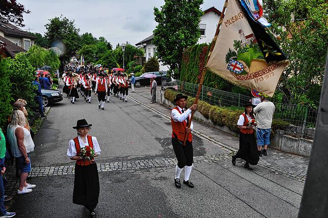 Bild 22: Der Pfingstmusikfest Jubiläumszug zum 100 Jährigen Bestehen in Leimbach – die schönsten Bilder