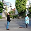 Hebamme Heidrun Ullmann (links) und Melitta Gielen sind Nachbarinnen in der Untertorstraße. Ullmann bringt Kinder in deren eigenen ...