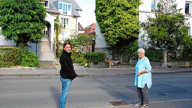 Hebamme Heidrun Ullmann (links) und Melitta Gielen sind Nachbarinnen in der Untertorstraße. Ullmann bringt Kinder in deren eigenen ...