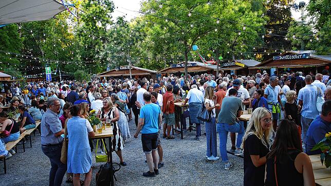 (Archivbild) Die erste Ausgabe des Konstanzer Stadtgartenfest im vergangenen Sommer wurde bereits gut von den Konstanzern angenommen.