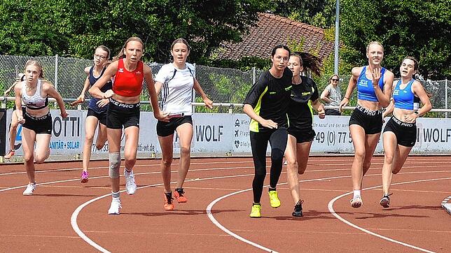 Spannende Staffelrennen sah man beim BSMM-Bezirks-Vorkampf der Leichtathleten in Tiengen. Über 4 x 100 Meter der U16-Mädchen siegte der ...