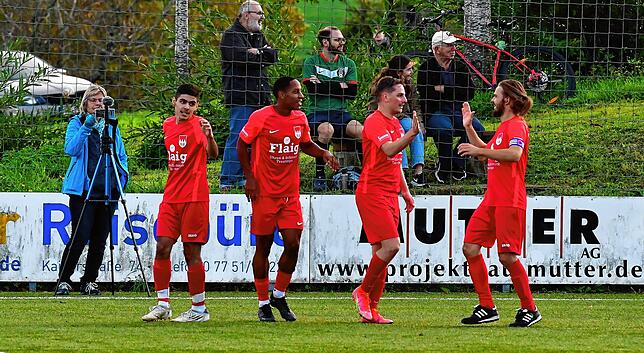 Bild 2: FC Tiengen 08 feiert 8:0-Kantersieg beim FC Rot-Weiß Weilheim &ndash; und wir haben Bilder!