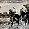 Jana Revedins Mutter 1953 mit einem guten Freund am Bodensee. In diesem Jahr gründete sie die erste deutschsprachige Frauenzeitschrift ...
