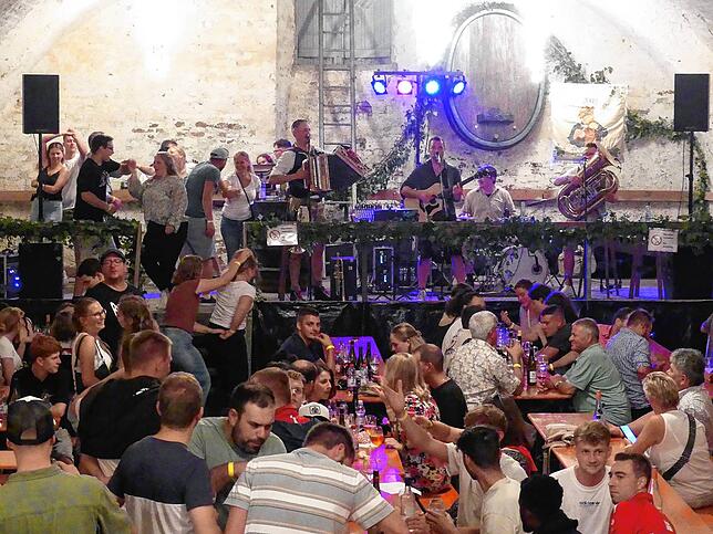 Bild 16: Die Bilder vom Bermatinger Weinfest! So schön war der Auftakt am Freitagabend