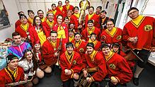 Die Narrenmusik hat nicht nur für in der Lokalredaktion Musik gemacht, sondern auch für ein Gruppenfoto posiert.