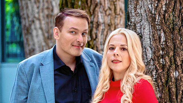 Jørn Precht und Eva-Maria Bast haben mit einem Buch über die Schokolade Ritter Sport einen Bestseller gelandet.