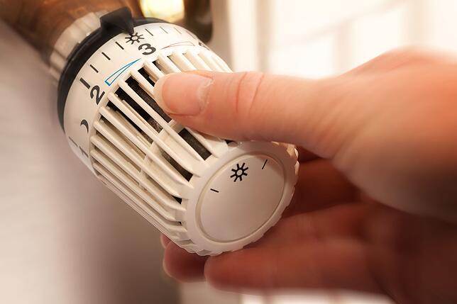 Ölheizungen kommen angesichts der aktuellen Klimadiskussion immer mehr in Verruf. Die richtige Einstellung am Thermostat hilft, Energie ...