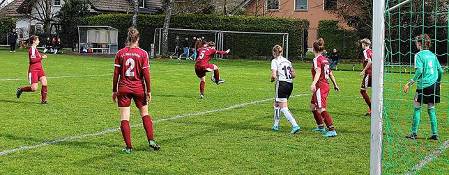 Bild 20: FC Hochrhein wehrt sich tapfer beim 1:2 gegen Spitzenreiter SV Deggenhausertal &ndash; wir haben Bilder!