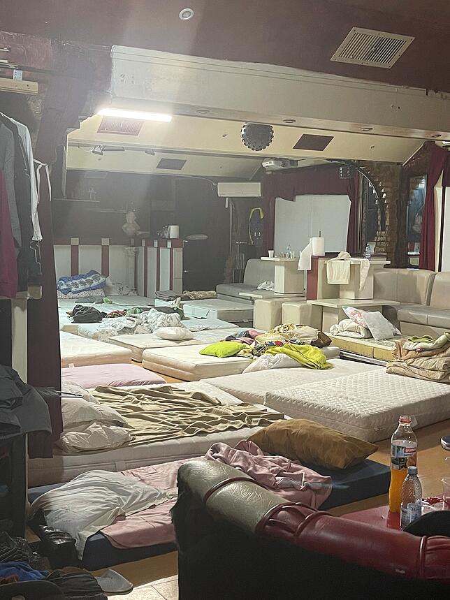 Nicht immer mussten die Familien die Nacht im Auto verbringen. Hier wurde ein Restaurant in ein Hostel umgewandelt.