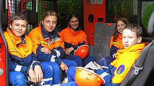 Matthias Müller (von links), Nils Walschburger, Anika Schmid, Magdalena Müller und Leon Klingeburg sind heute in der Jugendfeuerwehr ...