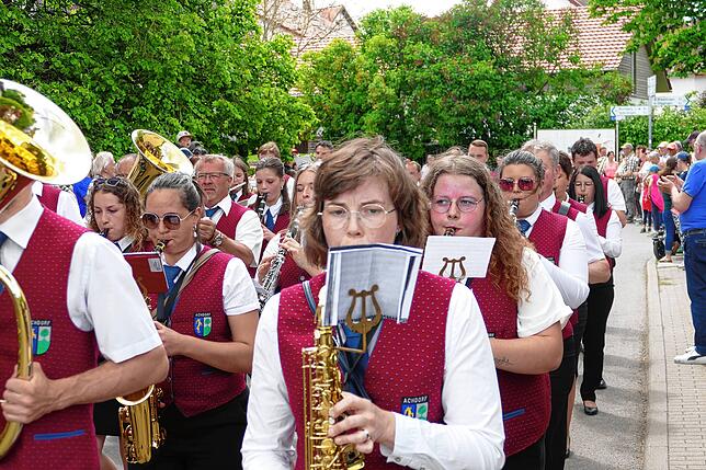 Bild 10: Jubiläumsumzug zum 175. Geburtstag der Musikkapelle Mundelfingen krönt vier stimmungsvolle Tage.