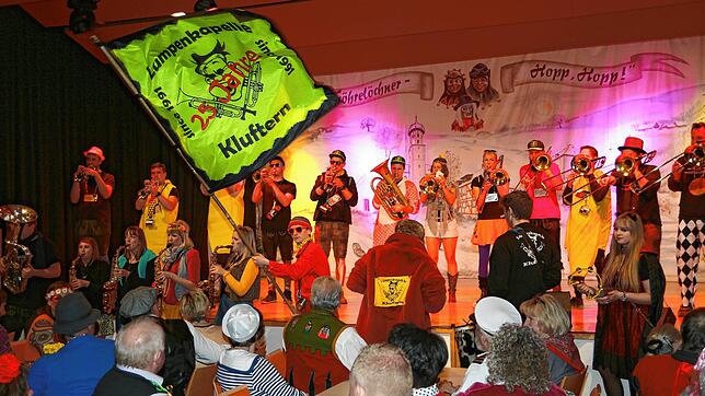 Bild aus der Fasnet 2020: Die Lumpenkapelle Kluftern eröffnete den 25. Zunftabend der Narrenzunft Kluftern und sorgte gleich für viel ...