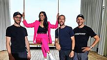 Am Rande der Dreharbeiten bleibt Zeit für ein Erinnerungsfoto mit Moderatorin Collien Ulmen-Fernandes. Von links: Emanuel, Julius und ...
