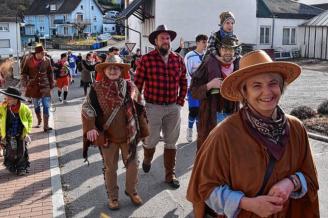Bild 28: Bunter Fasnachtsumzug begeistert die Narren in Eigeltingen
