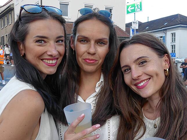 „Die Musik trifft ins Herz“, sagen Silke Wachter, Nathalie Blank und Katharina Barilaro (von links) aus Ravensburg.