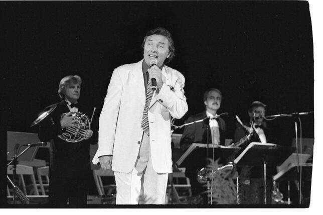 1996 sang Karel Gott in der Kreuzlinger Eishalle. Das Bodensee-Sinfonieorchester begleitete ihn.