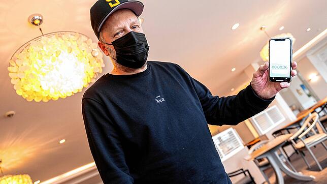 Rapper Smudo von den Fantastischen Vier präsentiert seine App.