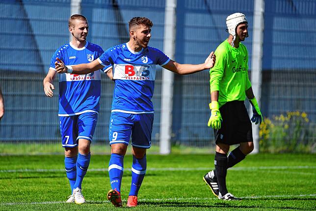 Bild 1: FC Erzingen schenkt Bosporus FC Friedlingen ein halbes Dutzend Tore ein &ndash; und wir haben die Bilder!