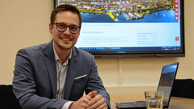 Emanuel Flierl ist seit Anfang 2024 Leiter des Fachbereichs Wirtschaftsförderung und Liegenschaften. Er weiß, wie es der Wirtschaft in ...