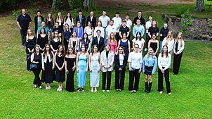 Den Abiturientinnen und Abiturienten der beruflichen Zinzendorfschulen stehen viele Türen offen. Foto: Zinzendorfschulen