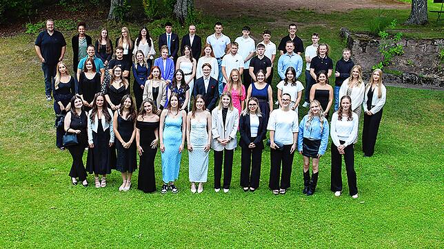 Den Abiturientinnen und Abiturienten der beruflichen Zinzendorfschulen stehen viele Türen offen. Foto: Zinzendorfschulen