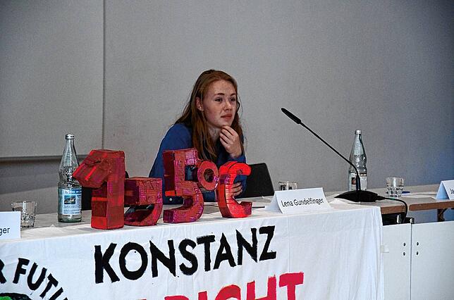 Die 19-jährige Aktivistin führt regelmäßig Gespräche mit Oberbürgermeister Uli Burchardt und dem Bundestagsabgeordneten Andreas Jung ...