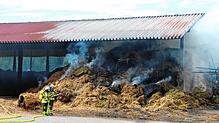 Bild : Scheune in Brand: Großaufgebot kämpft in Bernau gegen die Flammen