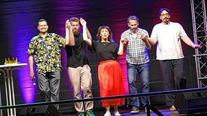 Ein Slam mit Moderator Elias Raatz (von links), Bätz, Christl Sittenauer, Philipp Scharrenberg und Serkan Ates-Stein krönt die Premiere ...
