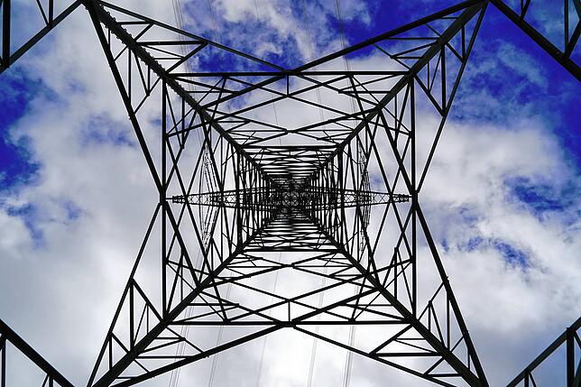Unter Strom: Von einigen der Strommasten kann Gurtweil innerhalb der nächsten Dekade nach den Plänen der Netzbetreiber befreit werden.