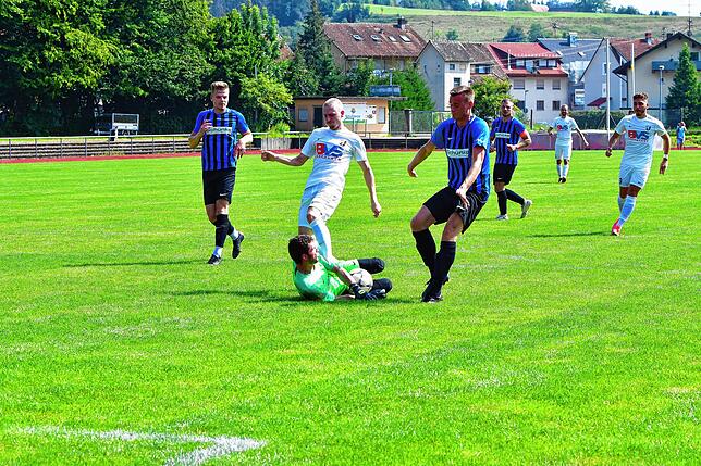 Bild 13: Hier gibt es die Bilder vom 4:1-Sieg des FC Erzingen bei der SG FC Wehr-Brennet