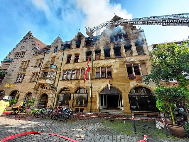 Derweil wächst die Sorge, dass der Giebel und die Fassade des Stadlerhauses einstürzen könnten. Zu groß sind die Beschädigungen. ...