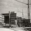 Baubeginn für das Landratsamt in Stockach war im Februar 1968. Stockach war damals Kreisstadt. Heute ist das Gebäude das Rathaus. Bild: ...
