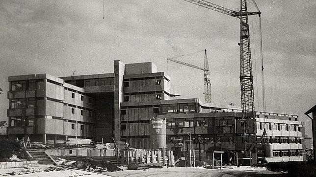 Baubeginn für das Landratsamt in Stockach war im Februar 1968. Stockach war damals Kreisstadt. Heute ist das Gebäude das Rathaus.