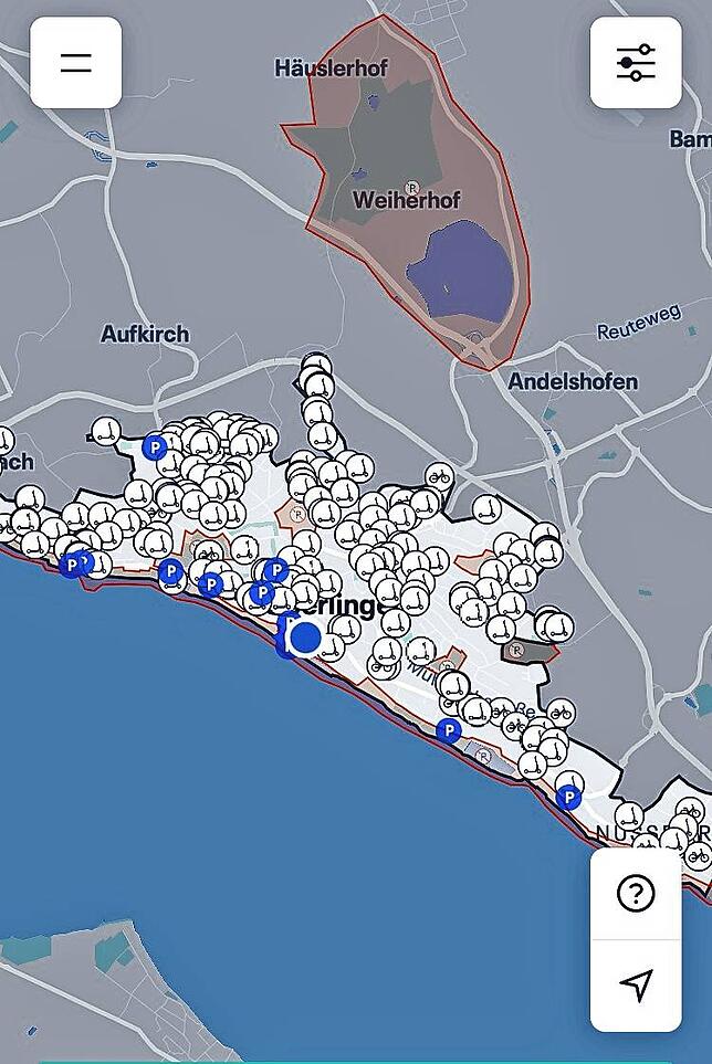 Auf einer Karte in der Tier-App wird angezeigt, wo sich überall E-Roller befinden. In den rot markierten Feldern dürfen die ...